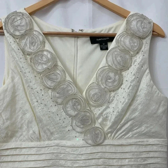 Women’s R&M Richard’s Low Cut Ruffled Semi Formal Dress Cream Size 10 EUC - Picture 2 of 8
